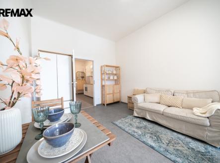 Byt 1+1 Praha 5 na prodej | ideální investice i bydlení | metro a centrum v minutách | Prodej bytu, 1+1, 38 m²