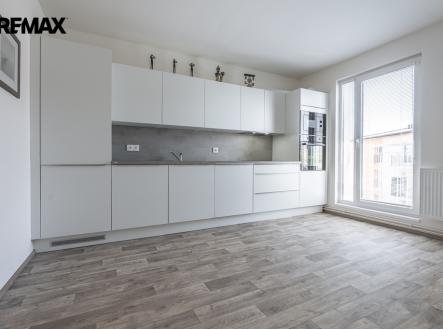 pochyba-vestecka-dsc1525-hdr.jpg | Pronájem bytu, 2+kk, 38 m²