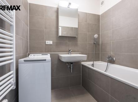 pochyba-vestecka-dsc1483-hdr.jpg | Pronájem bytu, 2+kk, 38 m²