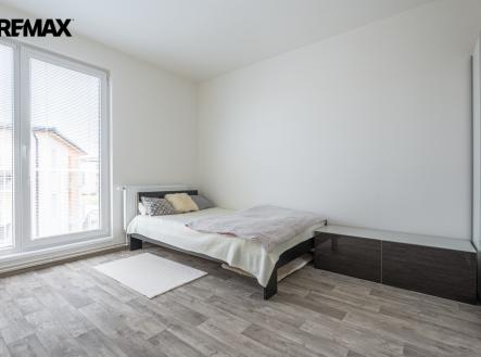 pochyba-vestecka-dsc1504-hdr.jpg | Pronájem bytu, 2+kk, 38 m²