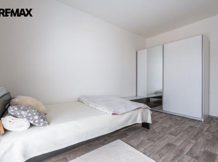 pochyba-vestecka-dsc1513-hdr.jpg | Pronájem bytu, 2+kk, 38 m²