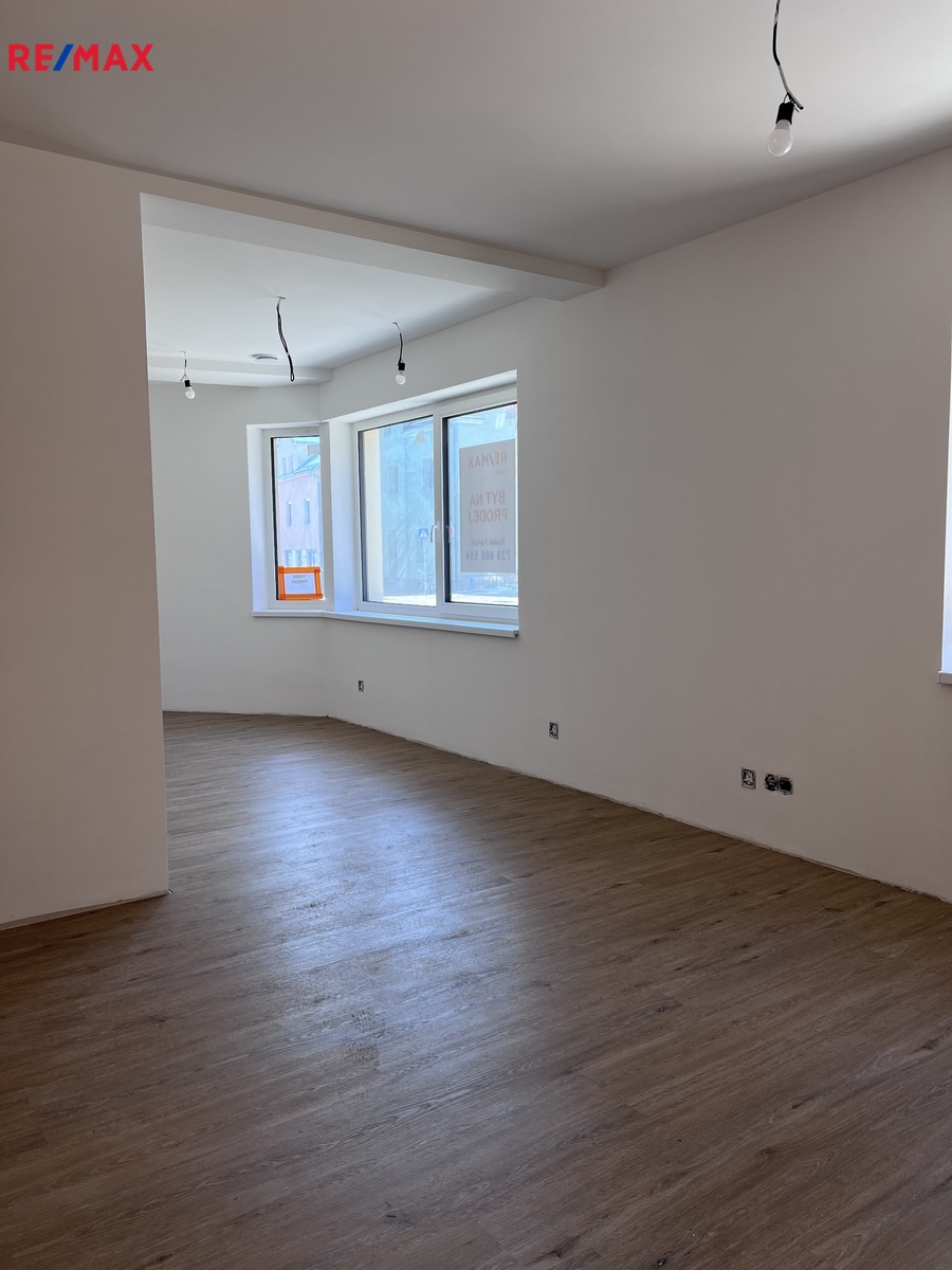 Pohled z obývacího pokoje