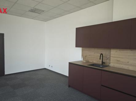 obrazek-whatsapp-2025-07-02-v-15.12.32-3dc0a2c2.jpg | Pronájem - kanceláře, 66 m²