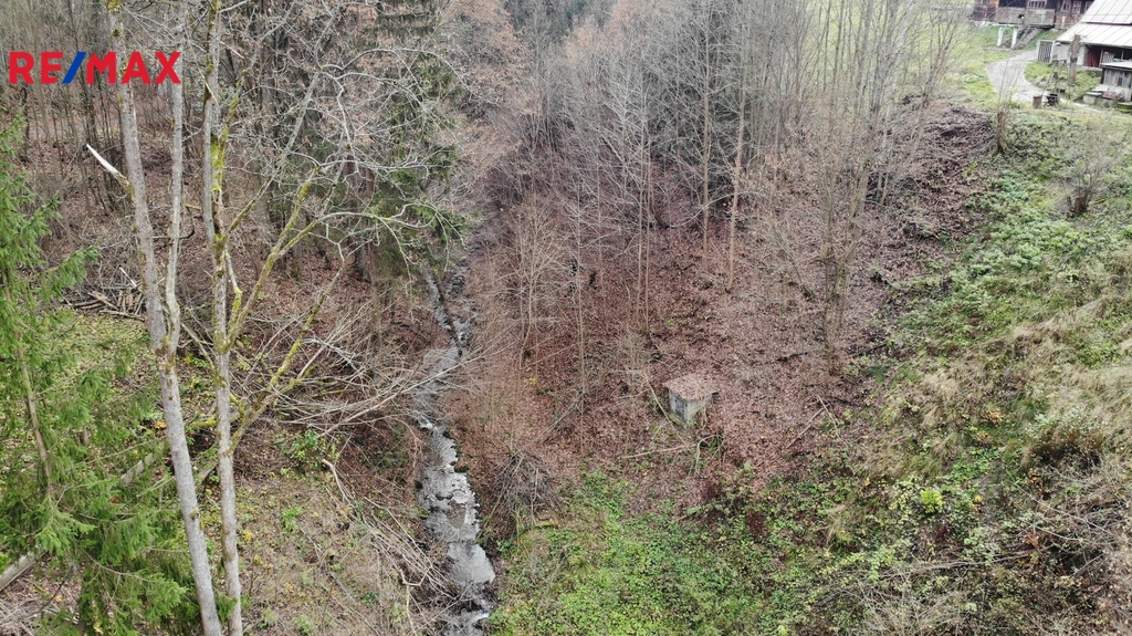 Pohled na jížní hranici parcely č.2133