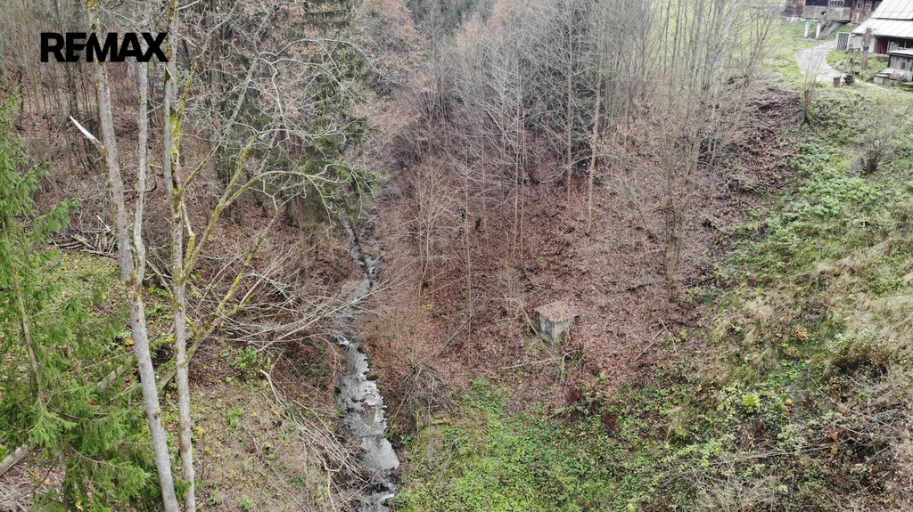 Pohled na jížní hranici parcely č.2133