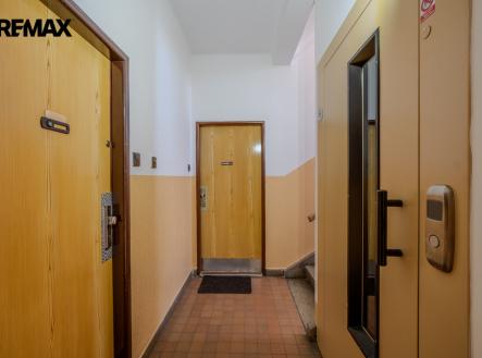 chodba a vstupní dveře | Prodej bytu, 2+1, 58 m²
