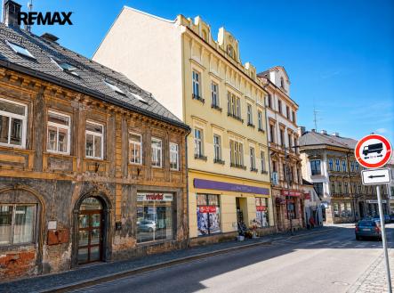 Vchod Palackého ulice | Pronájem - obchodní prostor, 690 m²