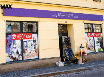 Vchod Palackého ulice | Pronájem - obchodní prostor, 690 m²