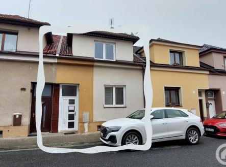 pohled na dům z ulice | Pronájem - dům/vila, 130 m²