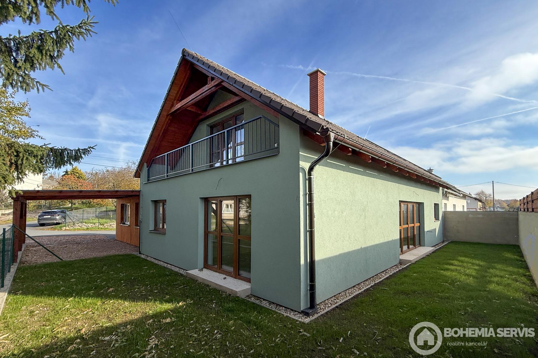 pohled na dm ze zahrady