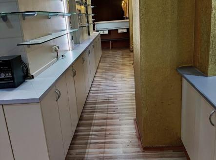 Pronájem - obchodní prostor, 411 m²