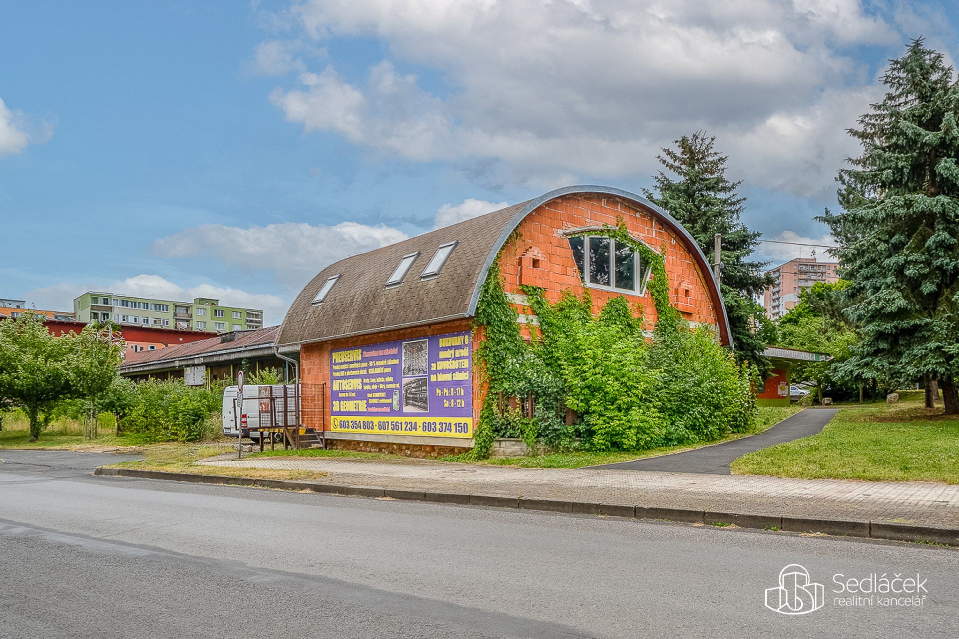 Komerční objekt s parkovištěm Sokolov, Závodu míru