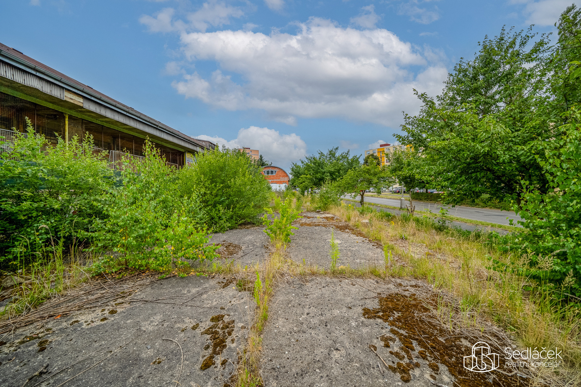 Komerční objekt s parkovištěm Sokolov, Závodu míru