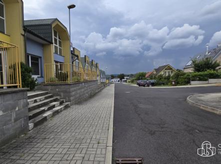 Pronájem - obchodní prostor, 876 m²