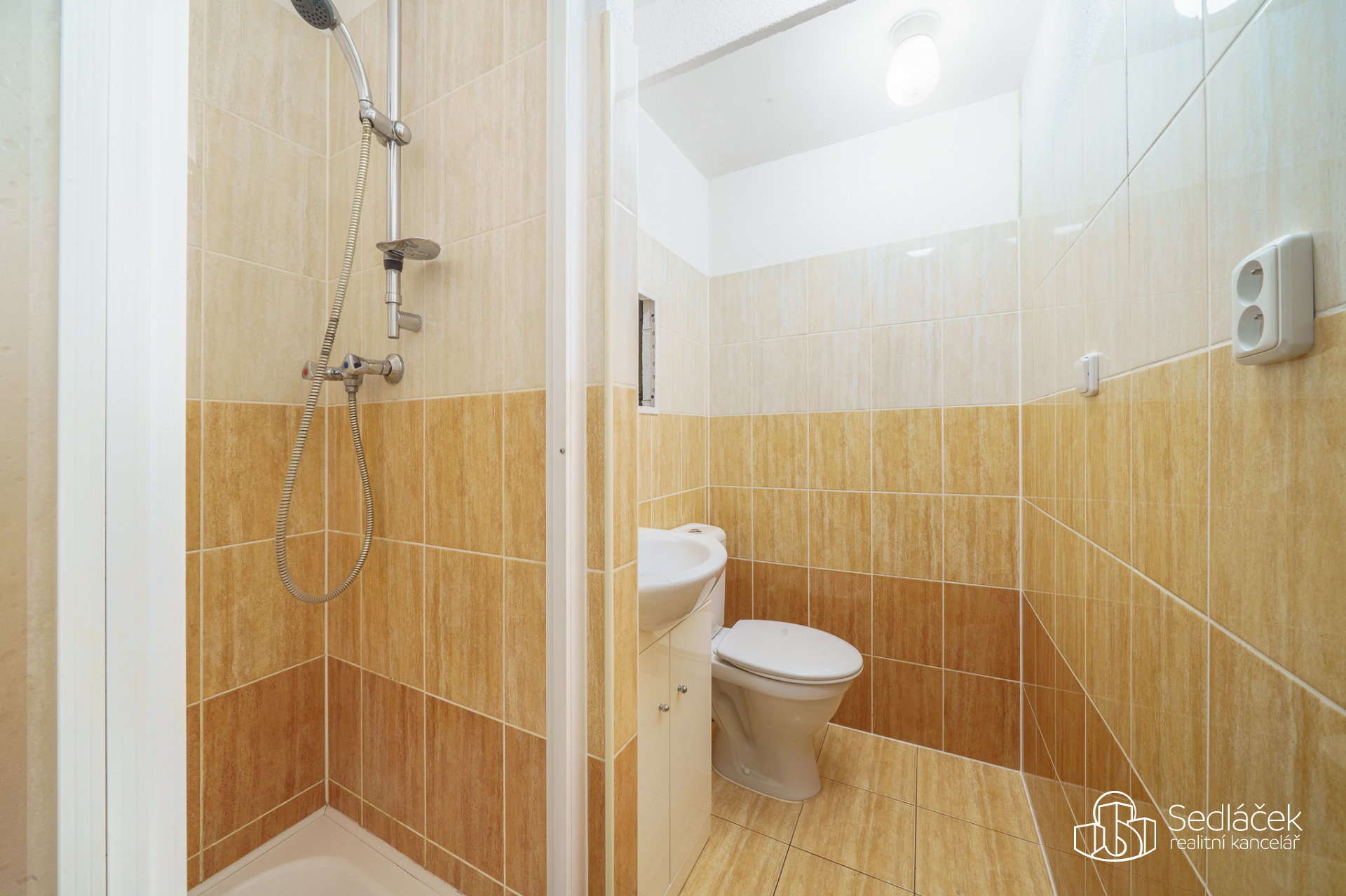 Prodej bytu 1+1 se zaskleným balkonem, 41 m² – Sokolov, ul. Švabinského