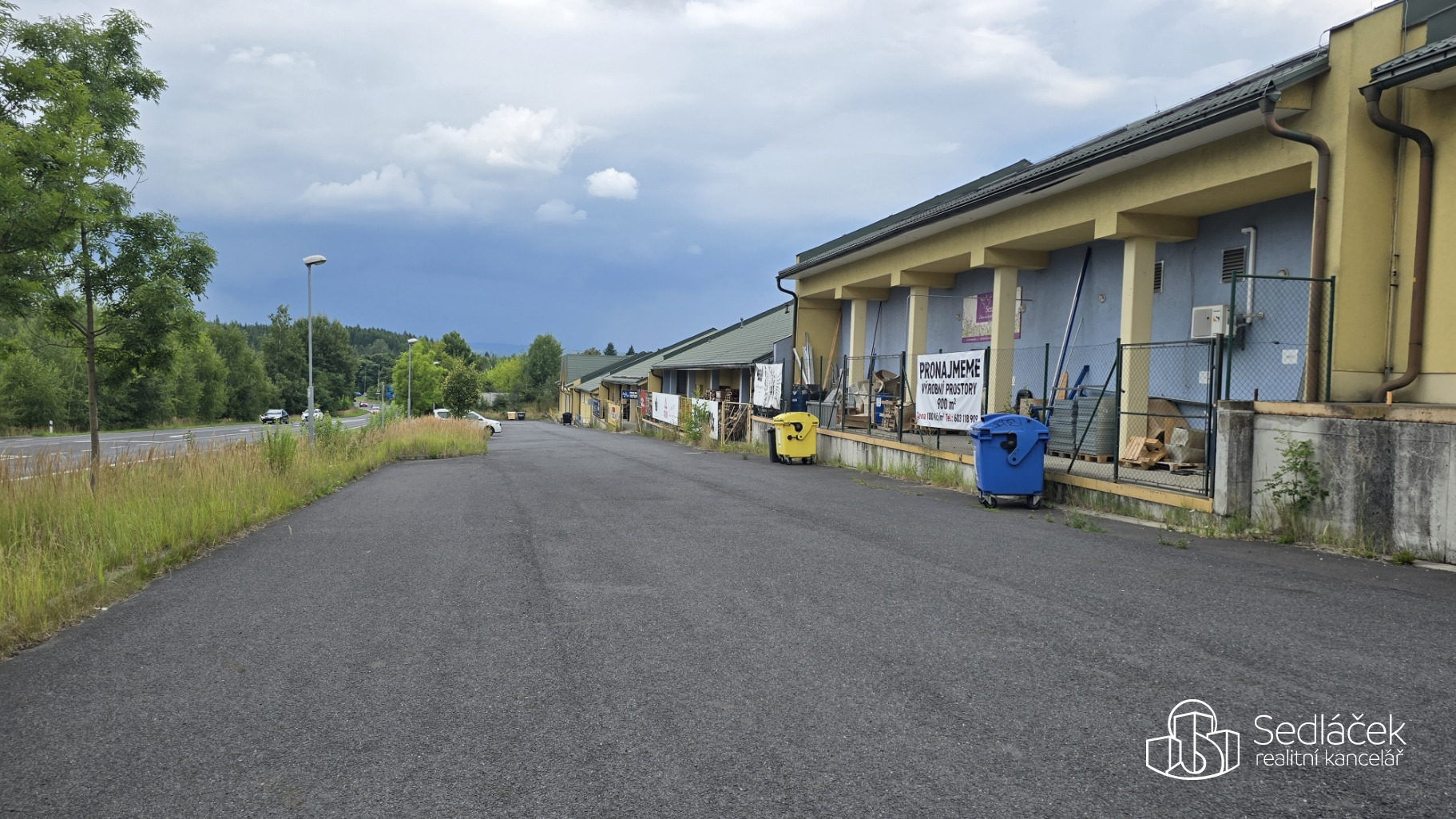 Výrobní / skladová hala 876 m² – Sokolov, rychlé napojení na dálnici D6