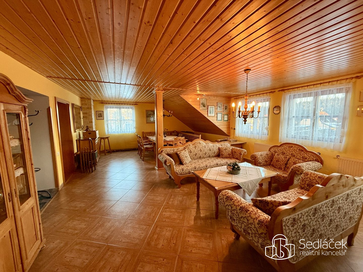 Pronájem prostorného bytu 3+1, 120 m² + terasa 40 m², Valy u Mariánských Lázní