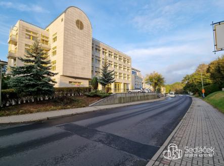 Pronájem - obchodní prostor, 350 m²