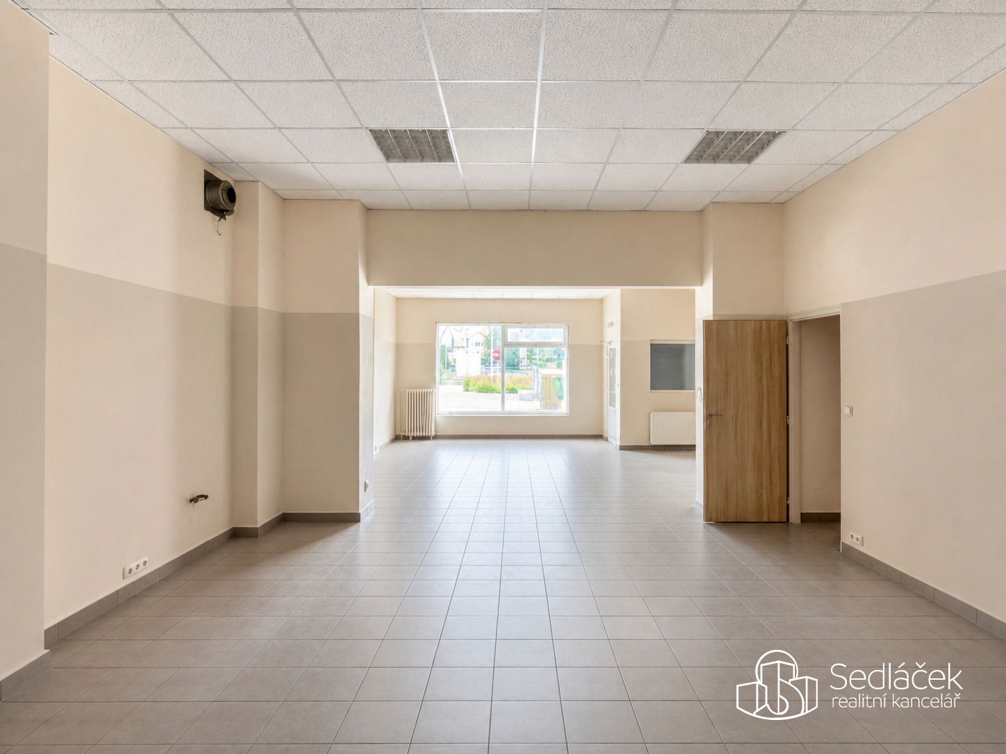 Pronájem obchodního prostoru 85 m² s výlohou, Nádražní, Sokolov