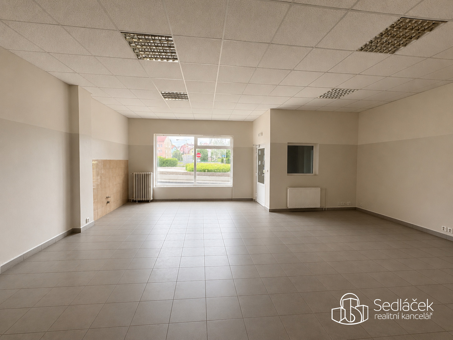 Pronájem obchodního prostoru 85 m² s výlohou, Nádražní, Sokolov