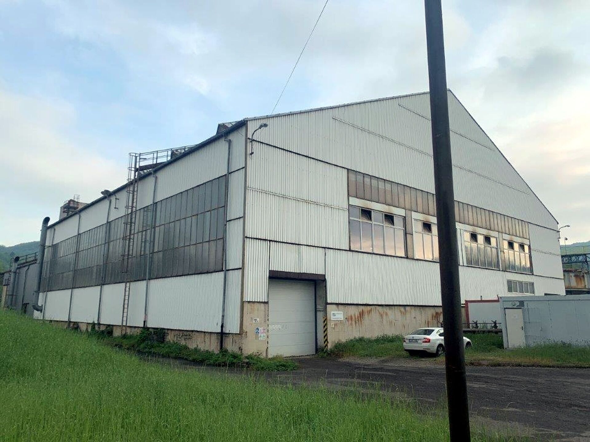 Výrobní a skladovací hala o celkové ploše 2.700 m2
