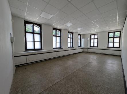 Pronájem - skladovací prostor, 281 m²