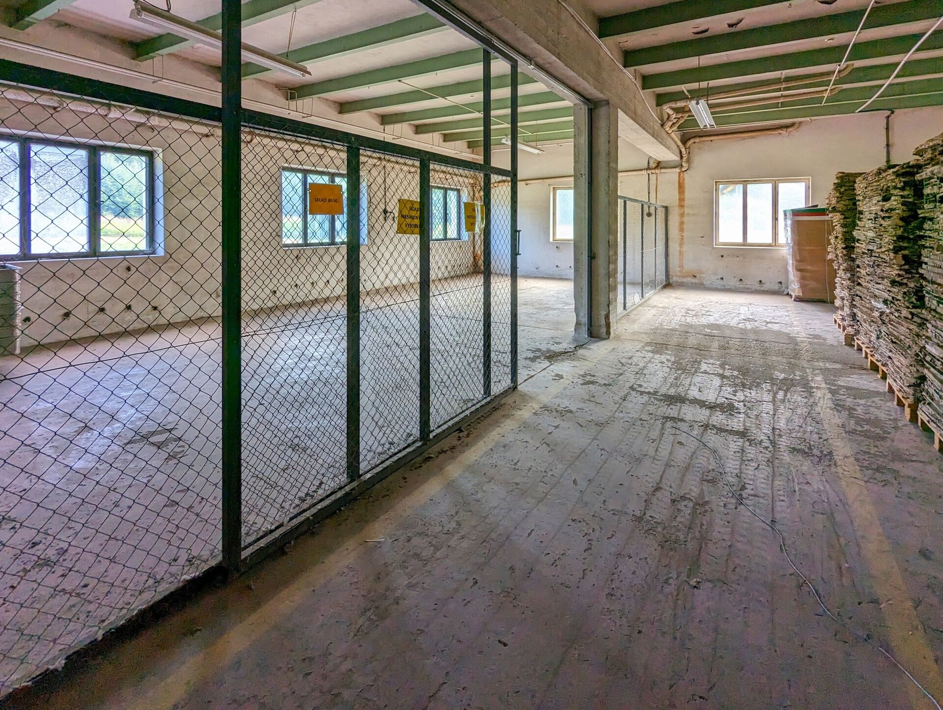 Pronájem suchého skladového prostoru o ploše 490 m2