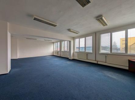 Pronájem - kanceláře, 400 m²