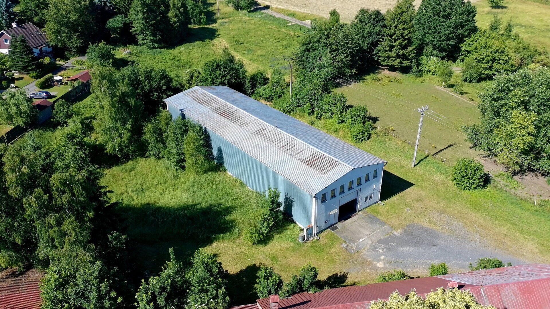 Moderní průmyslová hala pro výrobu a skladování s okolními pozemky 6.519 m2