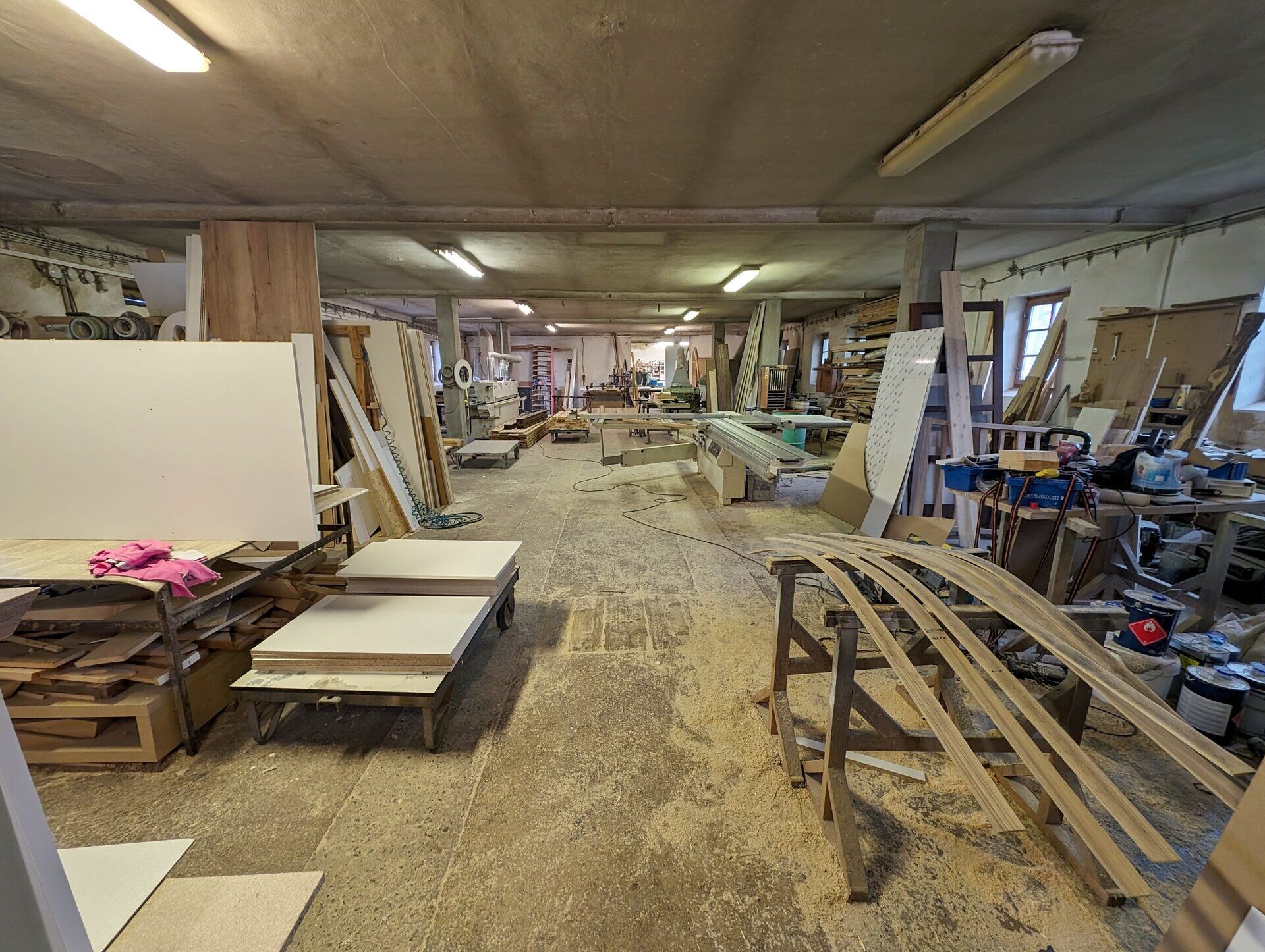 Podnikatelský objekt poblíž dálnice D10/E65