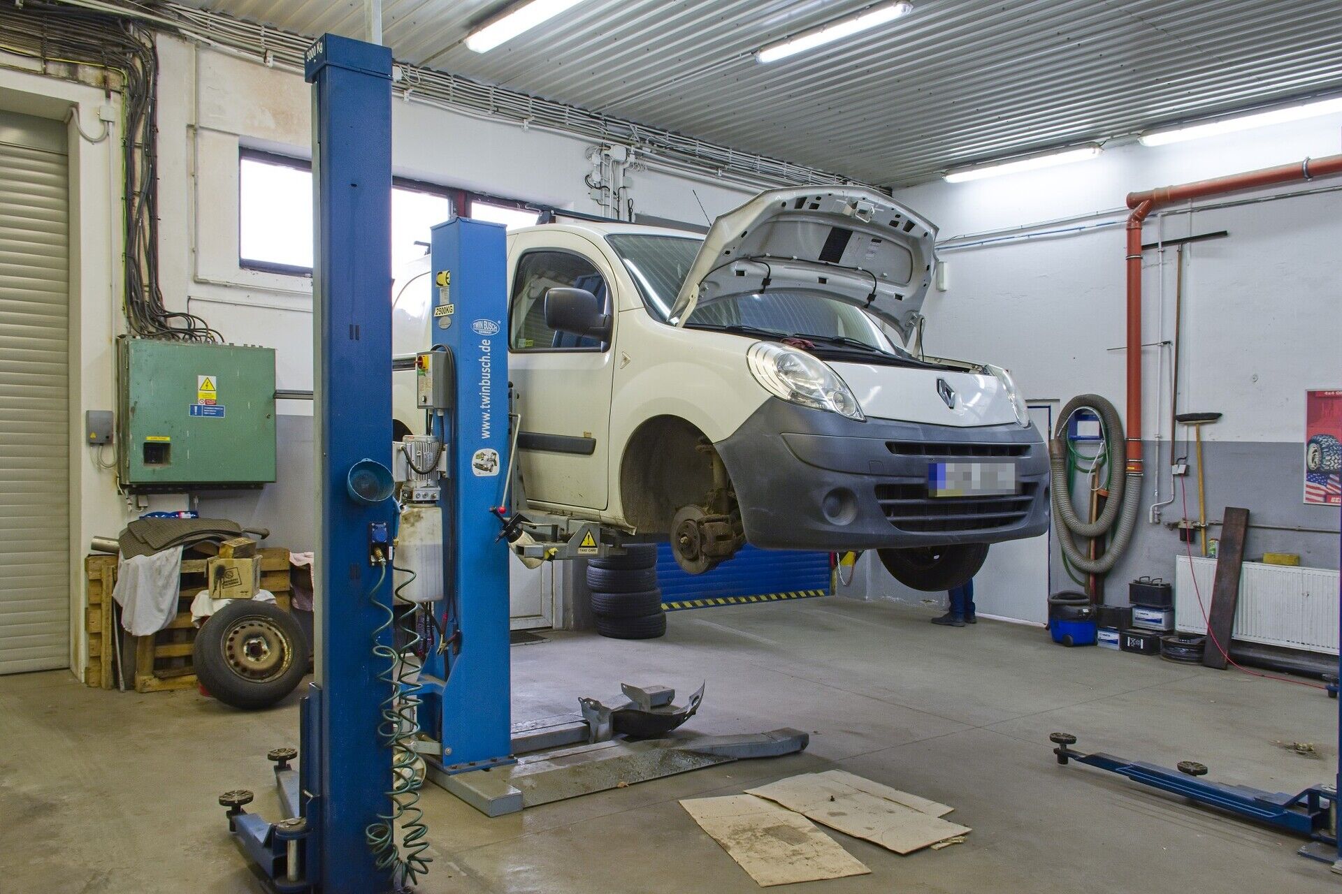 Pronájem plně vybavené, zavedené autodílny