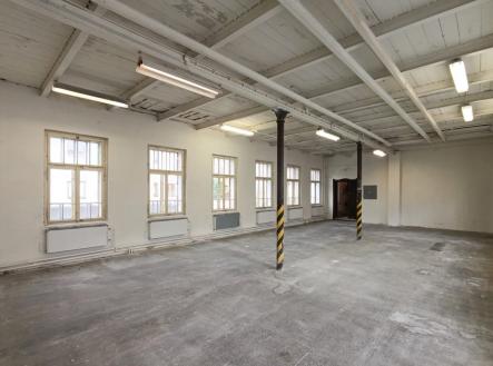 Pronájem - skladovací prostor, 118 m²