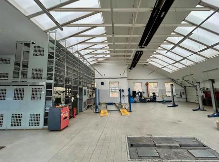 Prodej - komerční objekt, sklad, 1 500 m²