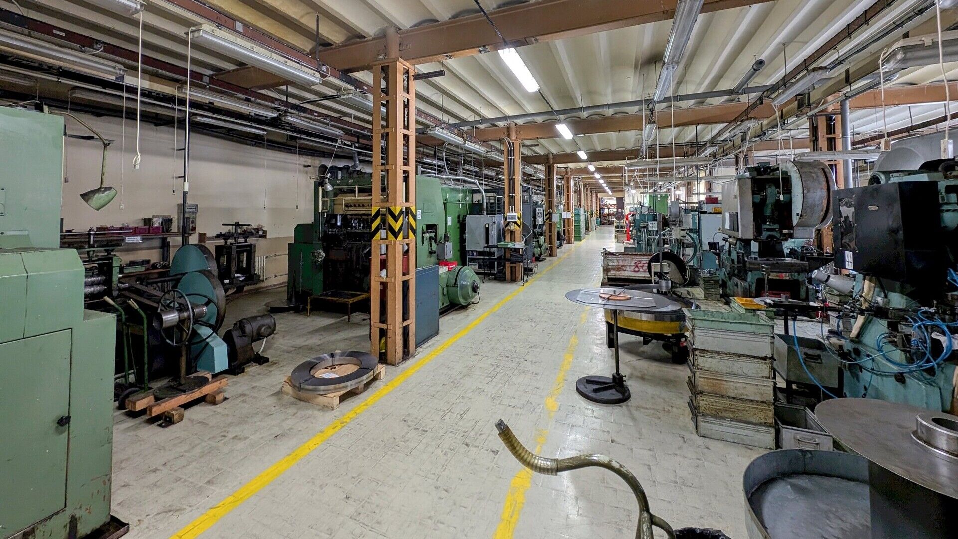 Výrobní areál v Jablonci nad Nisou – ideální pro výrobu, skladování i obchodní činnost.