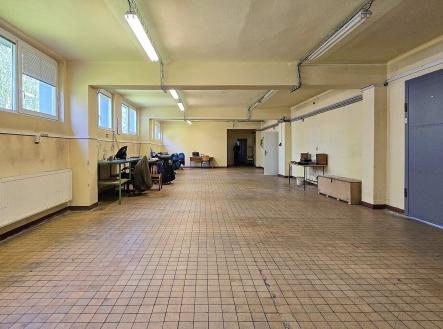 Pronájem - výrobní prostor, 442 m²
