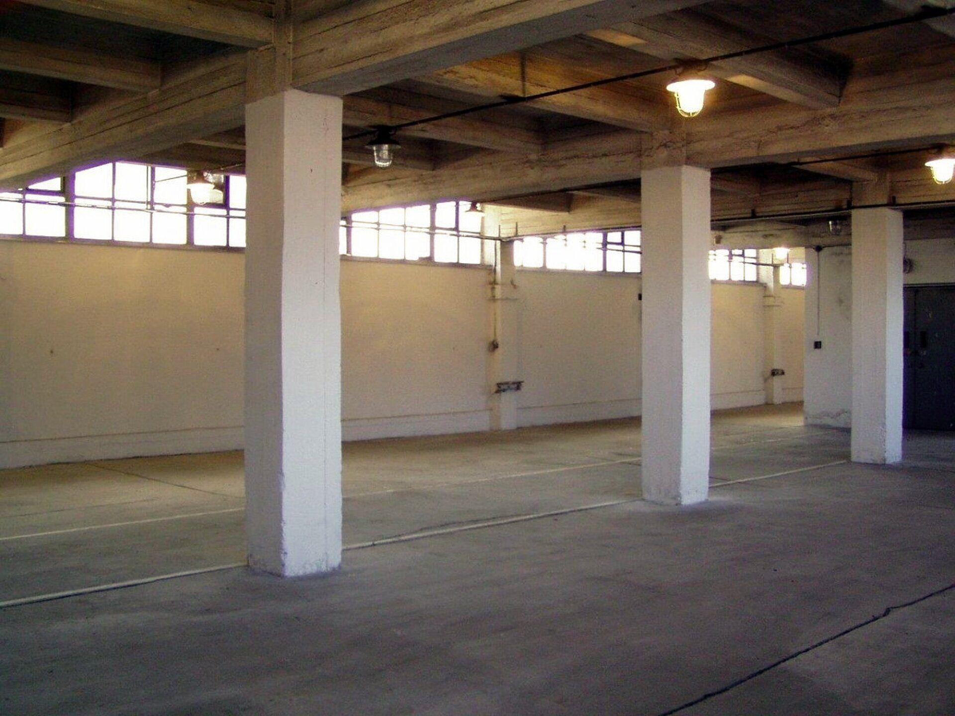 Skladové plochy o výměře 910 m2 v 1. patře průmyslové budovy (int. ozn. D)