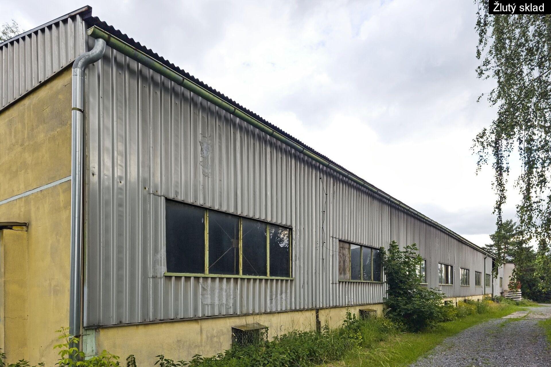 Skladové a výrobní objekty o plochách 305 m2 až 1.080 m2 a venkovní zpevněné plochy