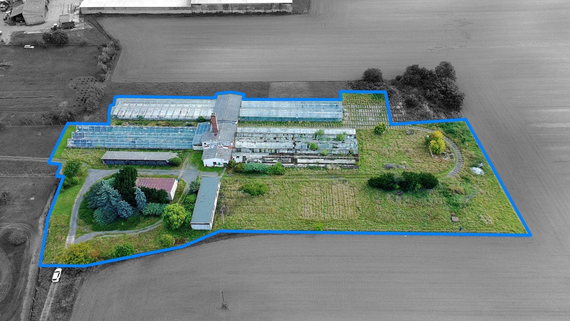 Pozemky o výměře 11.704 m2 v Holicích (bývalý zemědělský areál)