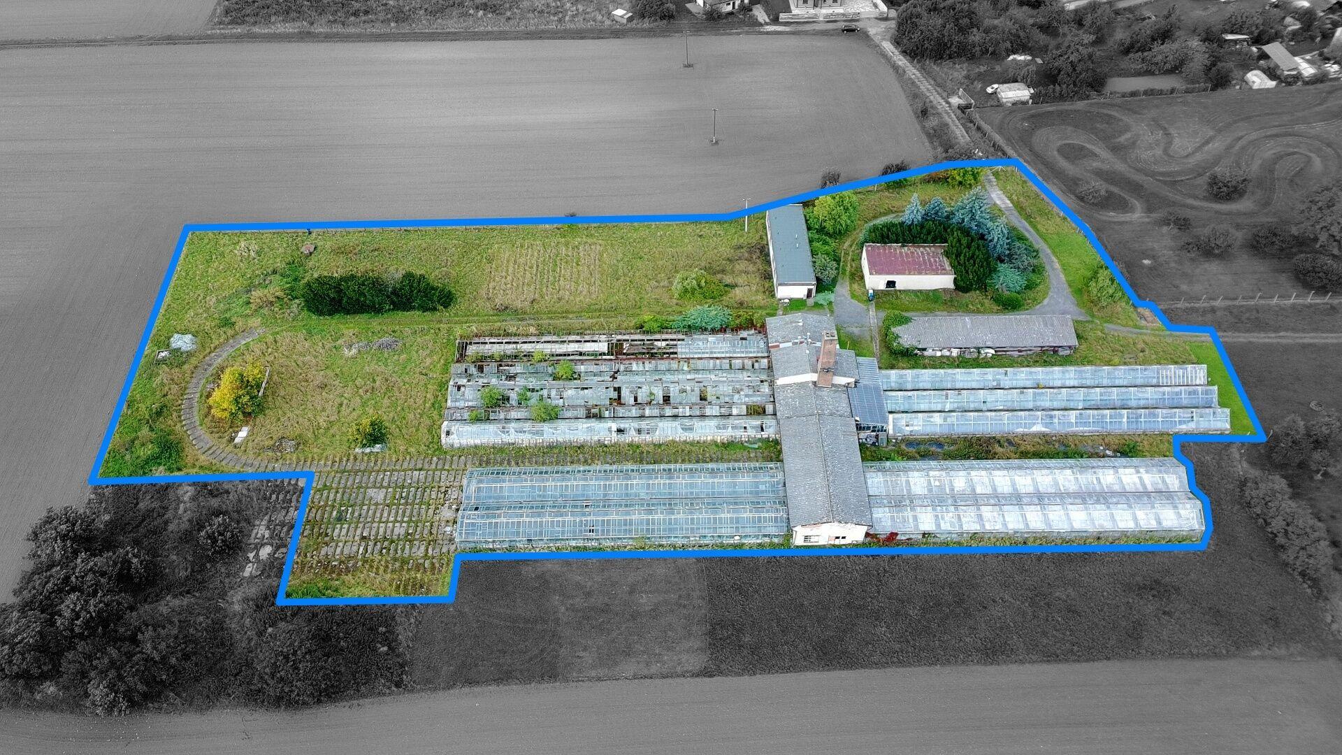 Pozemky o výměře 11.704 m2 v Holicích (bývalý zemědělský areál)