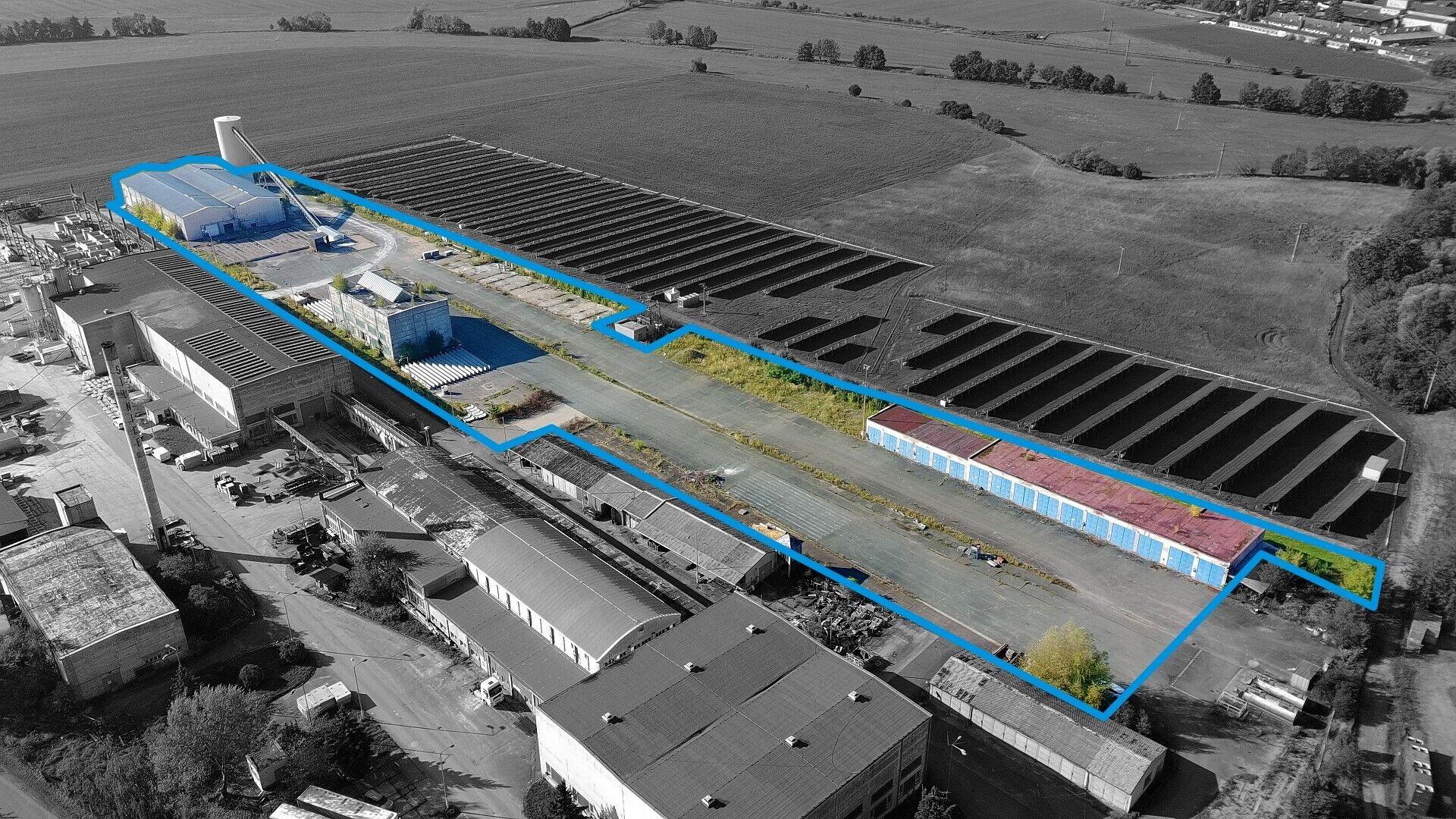 2 průmyslové haly, objekt 16 garáží a velké zpevněné pozemky