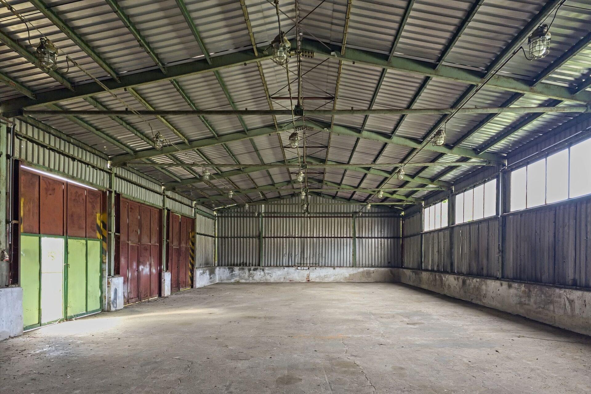 Skladová hala o ploše 305 m2
