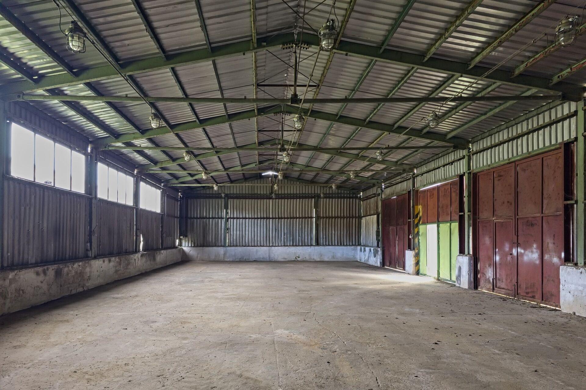 Skladová hala o ploše 305 m2