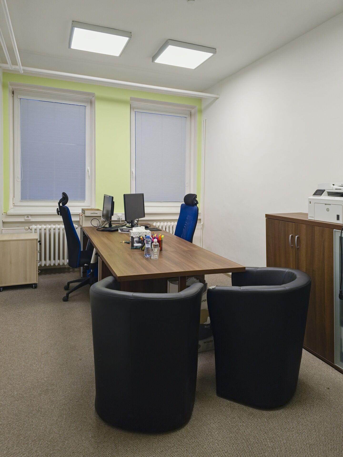 Kanceláře o celkové výměře až 182 m2 s parkováním