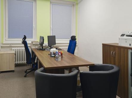 Pronájem - kanceláře, 182 m²