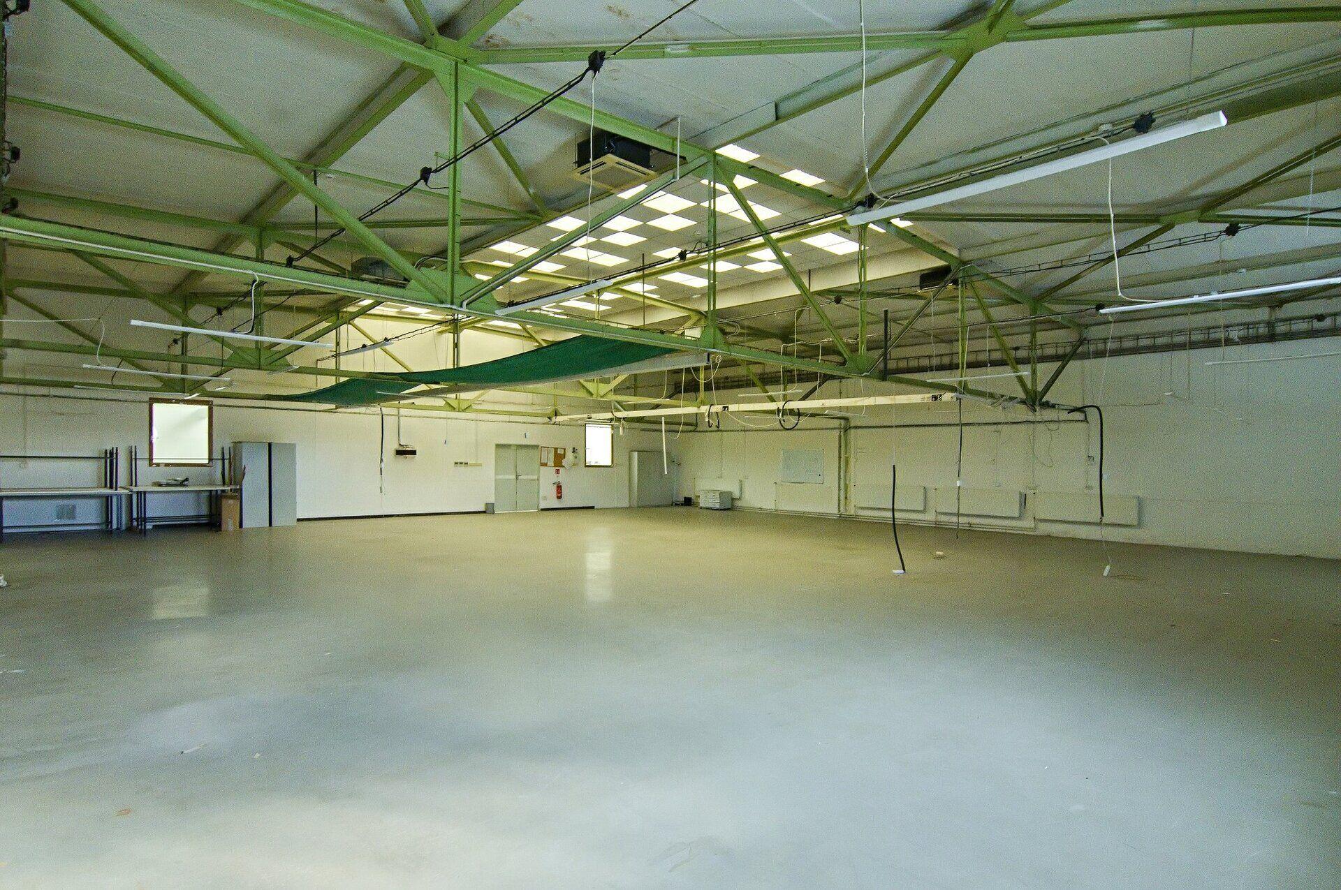 Skladovací plochy až 1.485 m2 ve II. NP