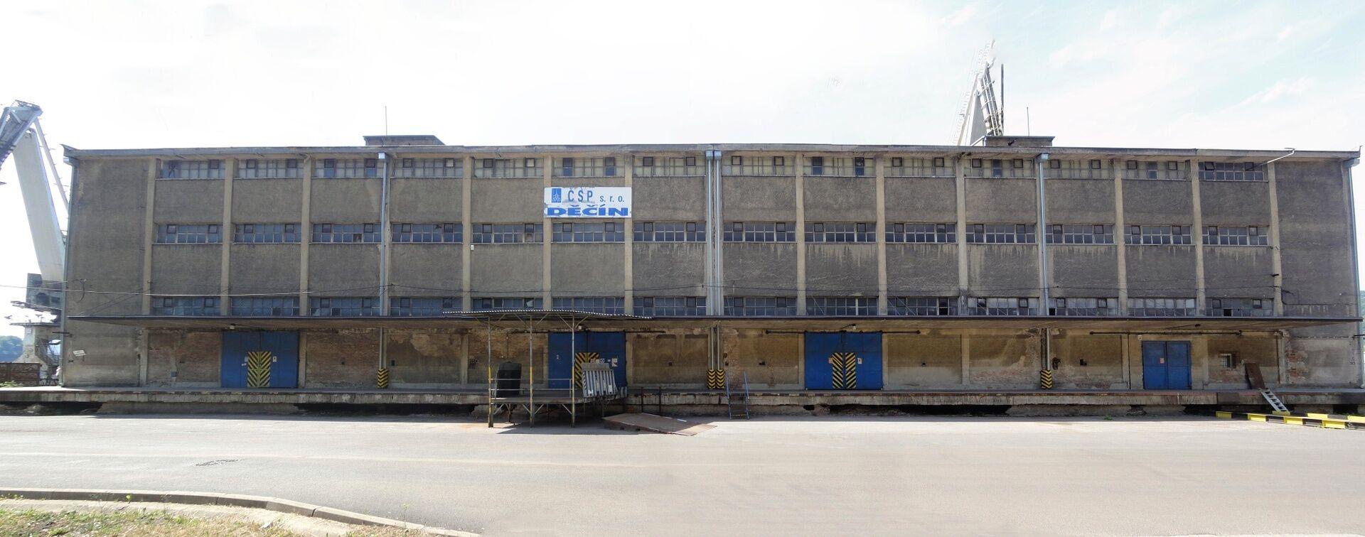 Skladové plochy o výměře 890 m2 ve 2. patře průmyslové budovy (int. ozn. V)