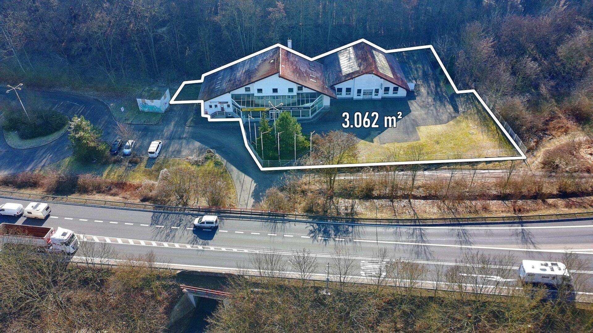 Obchodní objekt o celkové podlahové ploše 1.500 m2 s parkovištěm pro zákazníky