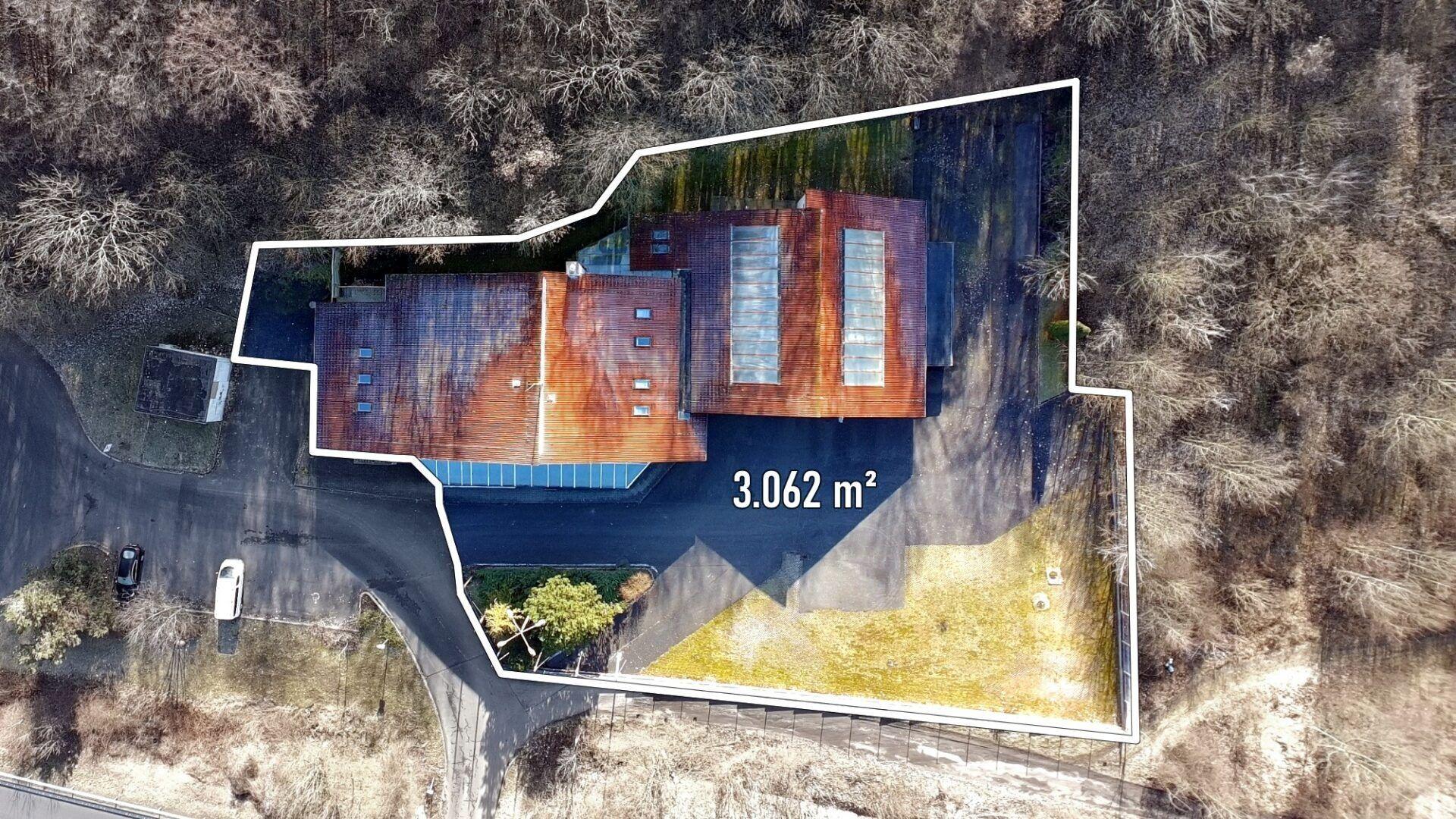 Skladovací a výrobní objekt o podlahové ploše 1.500 m2 s pozemky 3.062 m2