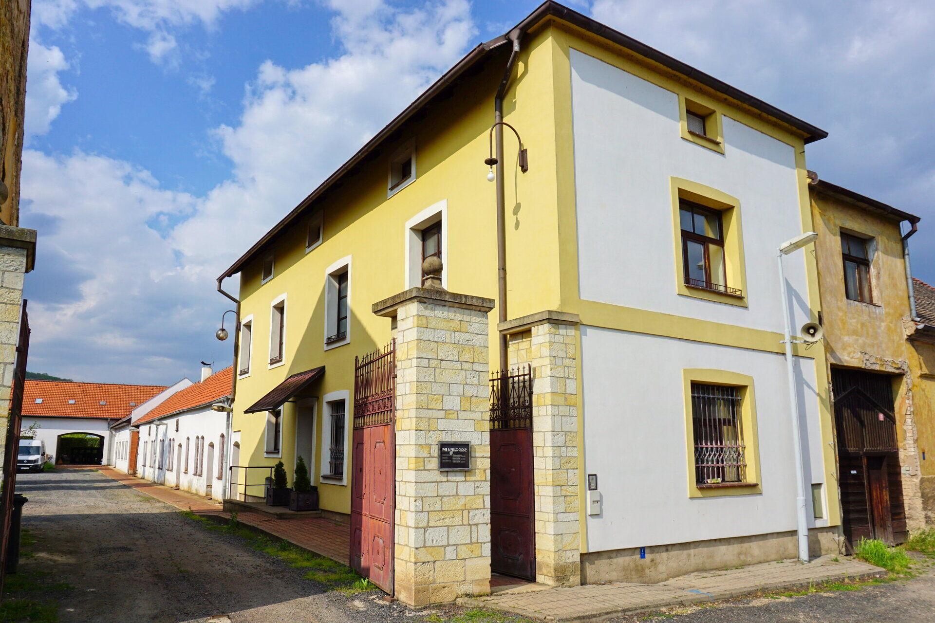 Prodej podnikatelského areálu 3.501 m2