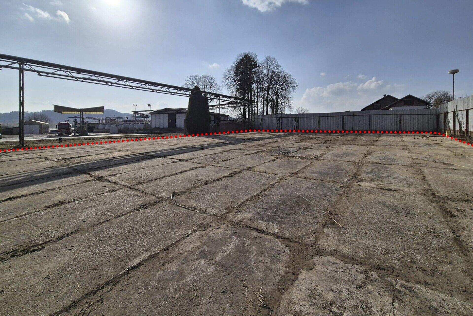 Oplocená zpevněná plocha o výměře cca 1.300 m2 v Žamberku